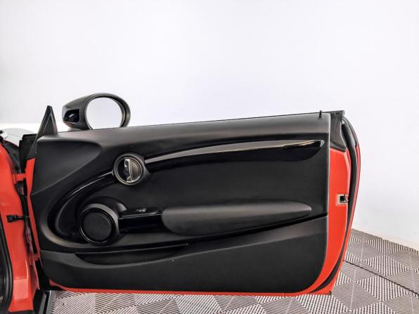 Mini Hatch III (F55/F56) Рестайлинг с пробегом 2021 года, цена 2 550 000 рублей, 66313 км, хэтчбек, Автокод Объявления