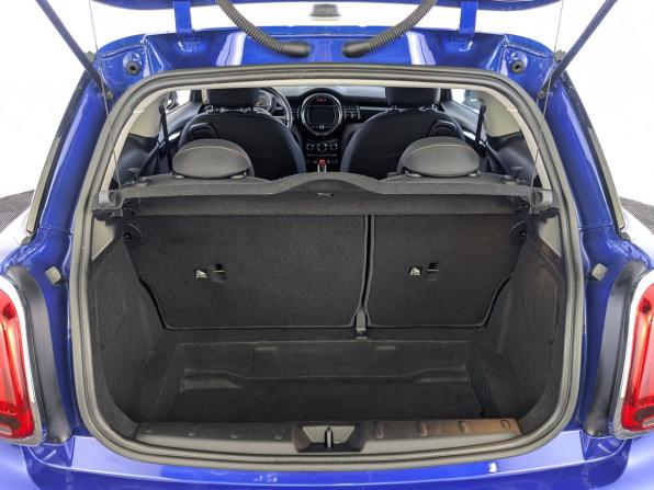 Mini Hatch III (F55/F56) Рестайлинг с пробегом 2021 года, цена 2 350 000 рублей, 54969 км, хэтчбек, Автокод Объявления