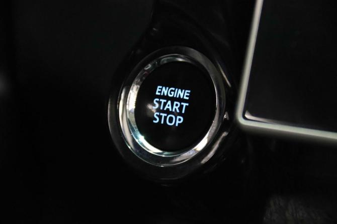 Toyota Hilux VIII с пробегом 2017 года, цена 3 030 350 рублей, 258942 км, пикап, Автокод Объявления