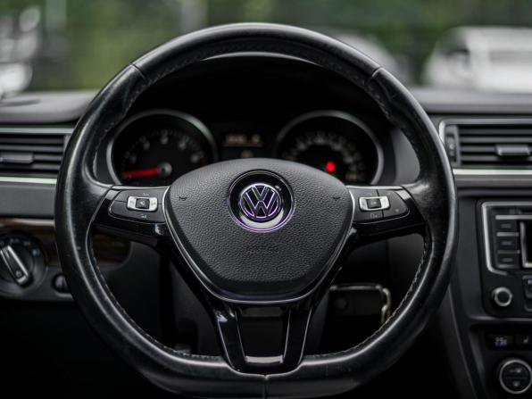 Volkswagen Jetta VI Рестайлинг с пробегом 2015 года, цена 1 060 000 рублей, 156719 км, седан, Автокод Объявления