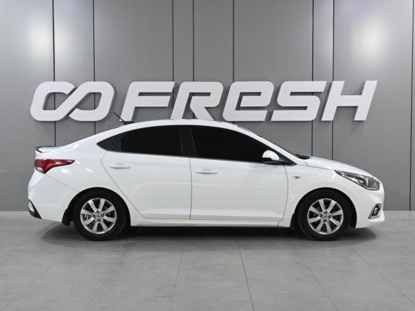 Hyundai Solaris II с пробегом 2018 года, цена 1 355 000 рублей, 194694 км, седан, Автокод Объявления