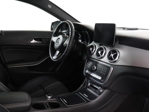 Mercedes-Benz GLA I (X156) Рестайлинг с пробегом 2019 года, цена 2 249 000 рублей, 84500 км, внедорожник, Автокод Объявления