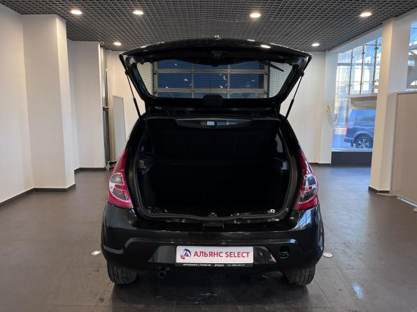 Renault Sandero I с пробегом 2013 года, цена 650 000 рублей, 90310 км, хэтчбек, Автокод Объявления
