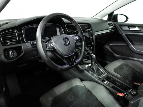 Volkswagen Golf VII Рестайлинг с пробегом 2018 года, цена 1 989 000 рублей, 119218 км, хэтчбек, Автокод Объявления