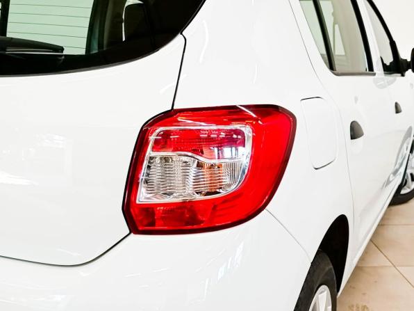 Renault Sandero II Рестайлинг с пробегом 2021 года, цена 990 000 рублей, 4222 км, хэтчбек, Автокод Объявления