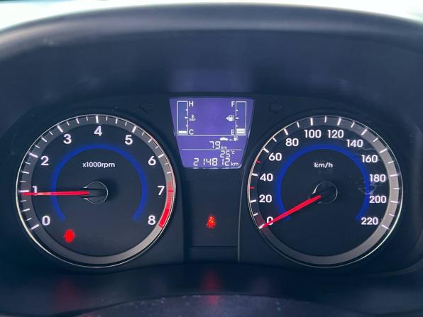 Hyundai Solaris I Рестайлинг с пробегом 2014 года, цена 750 000 рублей, 214000 км, седан, Автокод Объявления