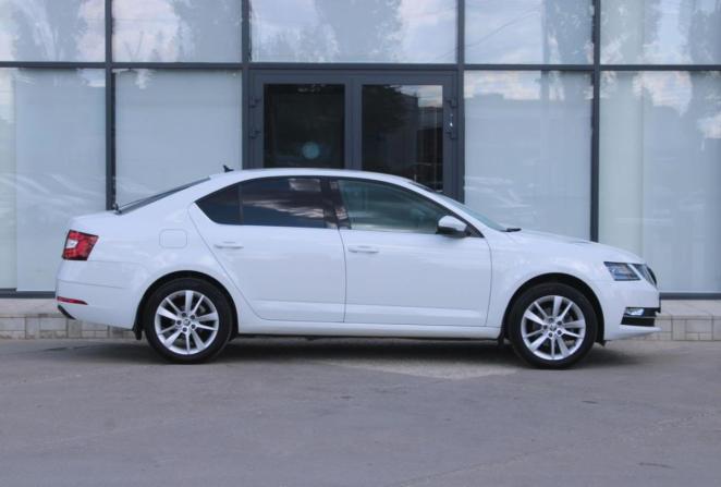 Skoda Octavia III (A7) Рестайлинг с пробегом 2020 года, цена 2 450 000 рублей, 33451 км, лифтбек, Автокод Объявления