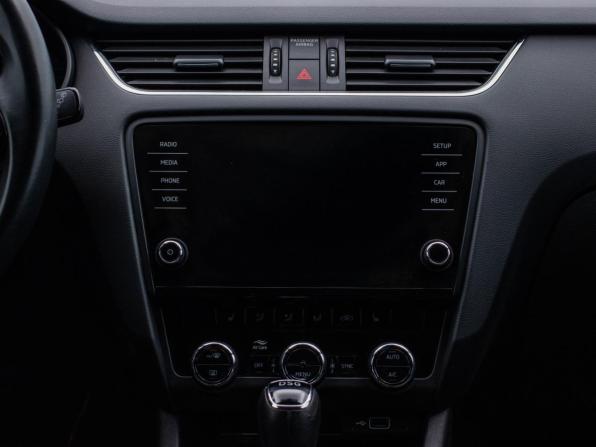 Skoda Octavia III (A7) Рестайлинг с пробегом 2019 года, цена 2 260 000 рублей, 110684 км, лифтбек, Автокод Объявления