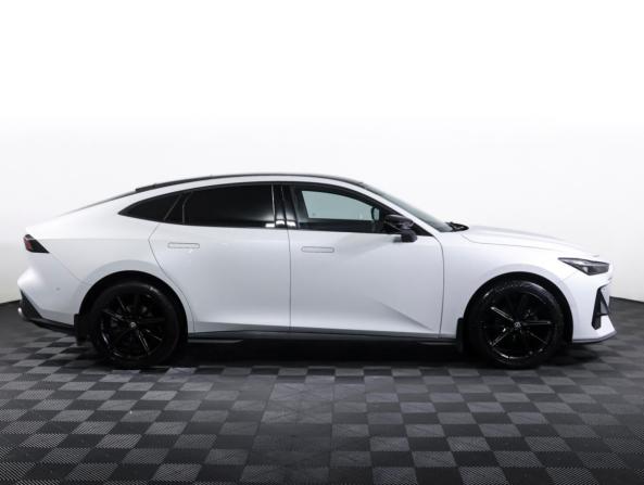 Changan UNI-V I с пробегом 2023 года, цена 2 325 000 рублей, 35111 км, лифтбек, Автокод Объявления
