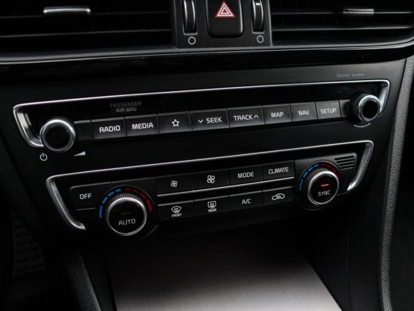 Kia Optima IV Рестайлинг с пробегом 2018 года, цена 1 990 000 рублей, 112996 км, седан, Автокод Объявления
