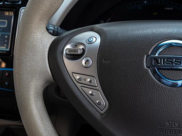 Nissan Leaf I (ZE0/AZE0) с пробегом 2011 года, цена 1 000 000 рублей, 136884 км, хэтчбек, Автокод Объявления