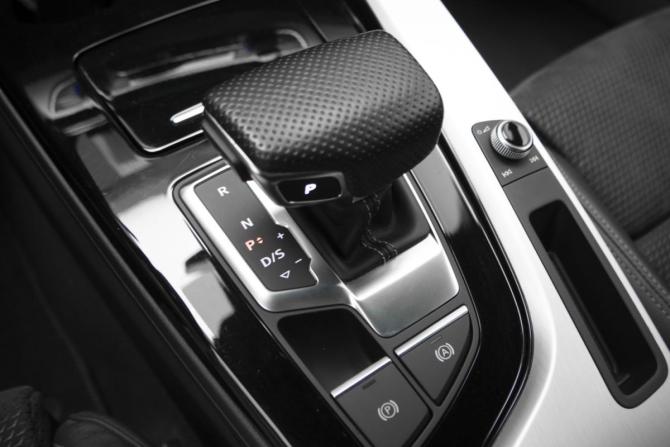 Audi A4 V (B9) Рестайлинг с пробегом 2021 года, цена 3 997 000 рублей, 71446 км, седан, Автокод Объявления
