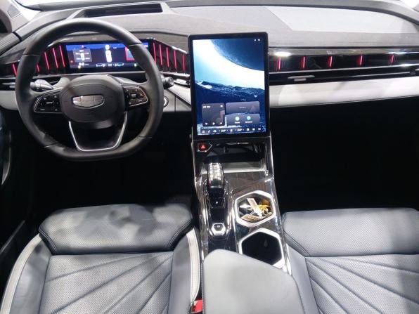 Geely Atlas II с пробегом 2024 года, цена 3 750 000 рублей, 2000 км, внедорожник, Автокод Объявления