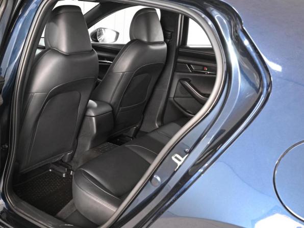 Mazda 3 IV (BP) с пробегом 2019 года, цена 2 755 000 рублей, 27996 км, хэтчбек, Автокод Объявления