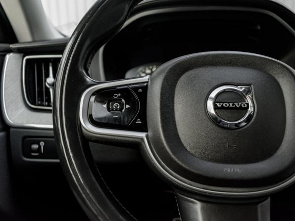Volvo XC60 II с пробегом 2018 года, цена 3 200 000 рублей, 179572 км, внедорожник, Автокод Объявления