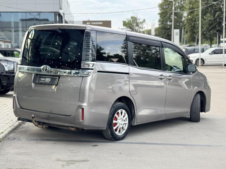 Toyota Voxy III (R80) Рестайлинг Тула  - изображение 3