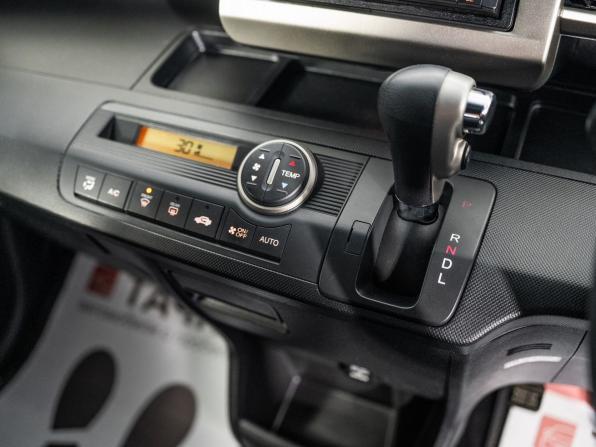 Honda Freed I Рестайлинг с пробегом 2012 года, цена 979 500 рублей, 129170 км, компактвэн, Автокод Объявления