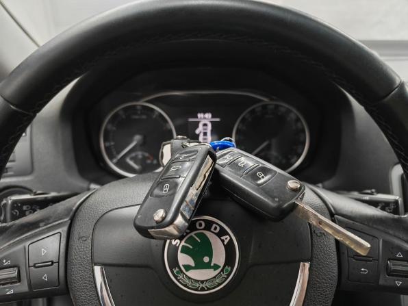 Skoda Octavia II (A5) Рестайлинг с пробегом 2013 года, цена 890 000 рублей, 203816 км, лифтбек, Автокод Объявления