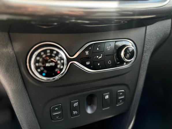 Renault Logan II Рестайлинг с пробегом 2019 года, цена 1 050 000 рублей, 115281 км, седан, Автокод Объявления