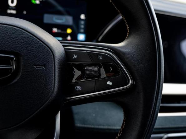 Geely Monjaro I с пробегом 2024 года, цена 3 250 000 рублей, 33153 км, внедорожник, Автокод Объявления