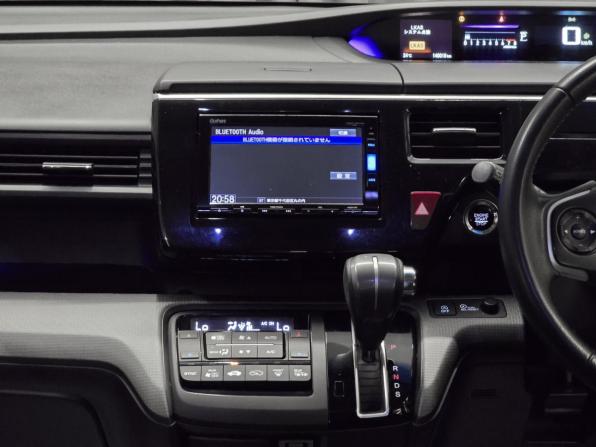 Honda Stepwgn V с пробегом 2016 года, цена 1 745 000 рублей, 140000 км, минивэн, Автокод Объявления