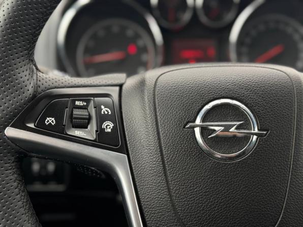 Opel Astra J Рестайлинг с пробегом 2013 года, цена 549 000 рублей, 306999 км, хэтчбек, Автокод Объявления