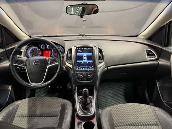 Opel Astra J Рестайлинг с пробегом 2012 года, цена 619 000 рублей, 186000 км, седан, Автокод Объявления