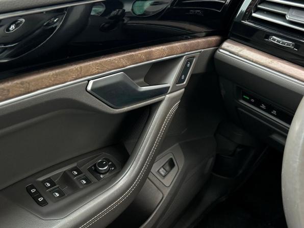 Volkswagen Touareg III с пробегом 2018 года, цена 3 798 900 рублей, 153158 км, внедорожник, Автокод Объявления