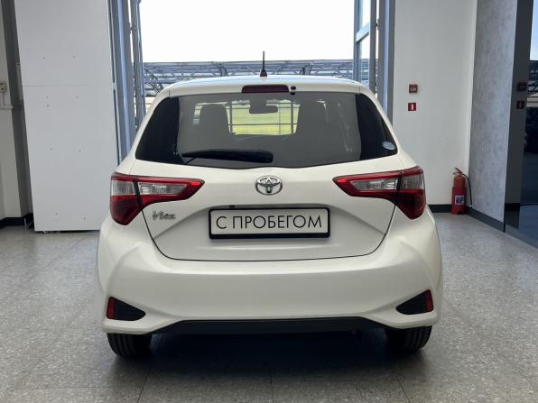 Toyota Vitz III (XP130) Рестайлинг 2 с пробегом 2018 года, цена 940 000 рублей, 93000 км, хэтчбек, Автокод Объявления