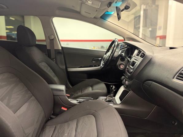 Kia Ceed II Рестайлинг с пробегом 2017 года, цена 1 339 000 рублей, 132689 км, универсал, Автокод Объявления