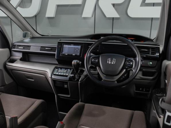 Honda Stepwgn V Рестайлинг с пробегом 2017 года, цена 1 799 000 рублей, 159504 км, минивэн, Автокод Объявления