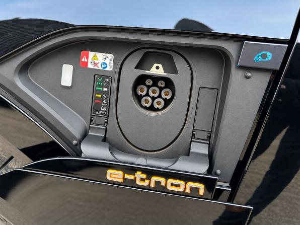 Audi e-tron I с пробегом 2022 года, цена 7 600 000 рублей, 547 км, внедорожник, Автокод Объявления