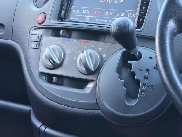 Toyota Sienta I Рестайлинг 2 с пробегом 2013 года, цена 864 000 рублей, 149274 км, компактвэн, Автокод Объявления