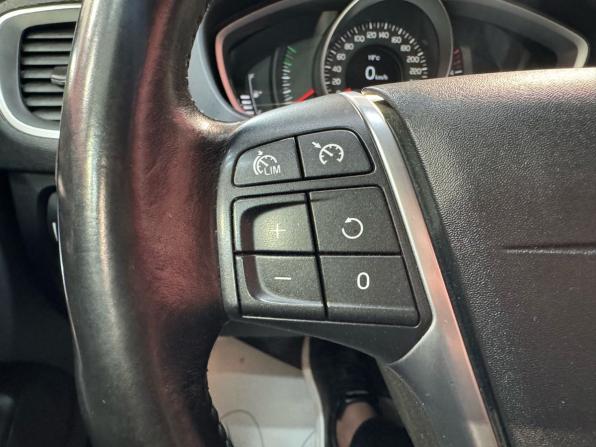 Volvo V40 Cross Country I с пробегом 2014 года, цена 1 450 000 рублей, 176228 км, хэтчбек, Автокод Объявления