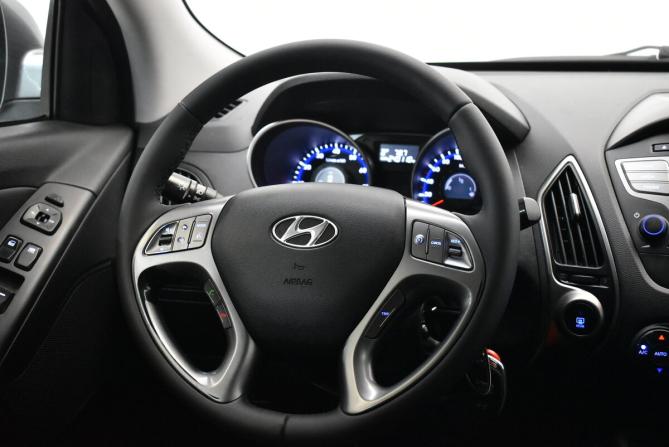 Hyundai ix35 I Рестайлинг с пробегом 2013 года, цена 1 070 000 рублей, 240110 км, внедорожник, Автокод Объявления