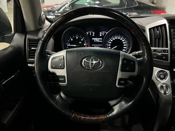 Toyota Land Cruiser 200 Series Рестайлинг 1 с пробегом 2014 года, цена 3 240 000 рублей, 244304 км, внедорожник, Автокод Объявления