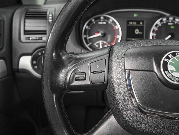 Skoda Octavia II (A5) Рестайлинг с пробегом 2011 года, цена 1 049 000 рублей, 208915 км, лифтбек, Автокод Объявления