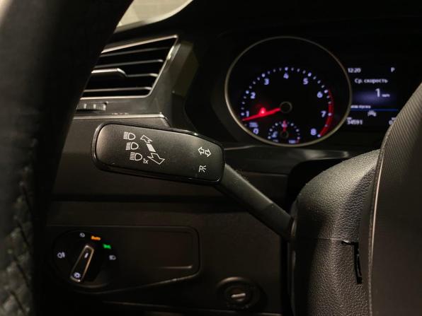Volkswagen Tiguan II Рестайлинг с пробегом 2021 года, цена 2 579 000 рублей, 34590 км, внедорожник, Автокод Объявления