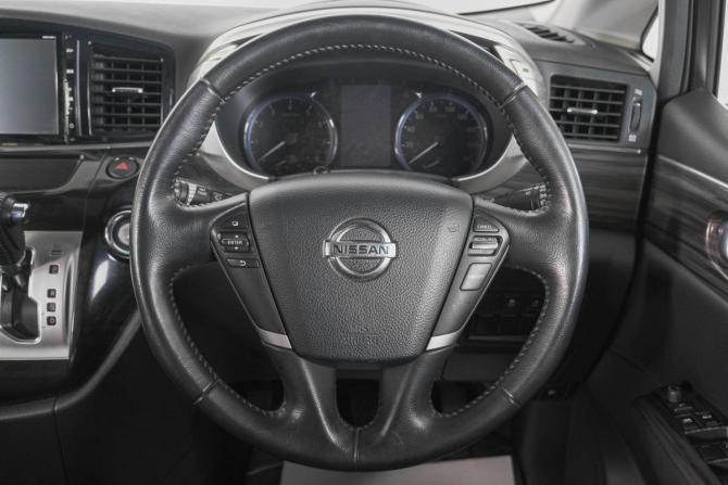 Nissan Elgrand III (E52) Рестайлинг с пробегом 2018 года, цена 3 449 000 рублей, 71000 км, минивэн, Автокод Объявления