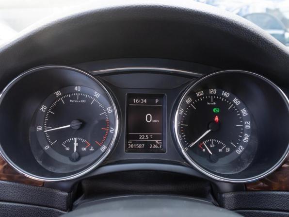 Skoda Superb II Рестайлинг с пробегом 2014 года, цена 1 040 000 рублей, 301587 км, лифтбек, Автокод Объявления