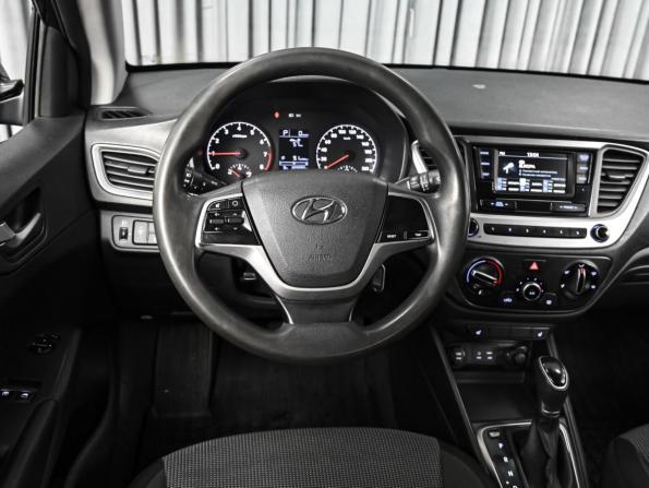 Hyundai Solaris II с пробегом 2018 года, цена 829 000 рублей, 225050 км, седан, Автокод Объявления