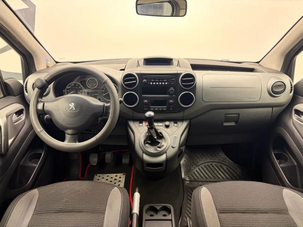 Peugeot Partner II Рестайлинг 2 с пробегом 2016 года, цена 849 000 рублей, 167090 км, компактвэн, Автокод Объявления