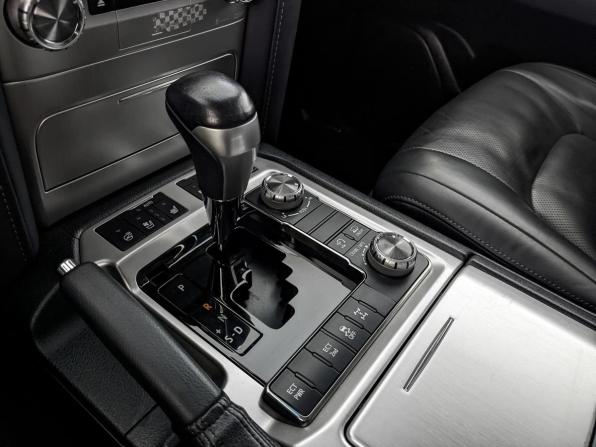 Toyota Land Cruiser 200 Series Рестайлинг 2 с пробегом 2020 года, цена 8 350 000 рублей, 131306 км, внедорожник, Автокод Объявления