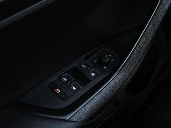 Skoda Karoq I с пробегом 2017 года, цена 2 279 000 рублей, 94520 км, внедорожник, Автокод Объявления