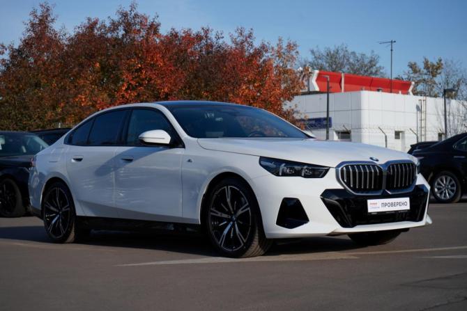 BMW 5 серии VIII (G60/G61/G68) с пробегом 2023 года, цена 7 550 000 рублей, 41500 км, седан, Автокод Объявления