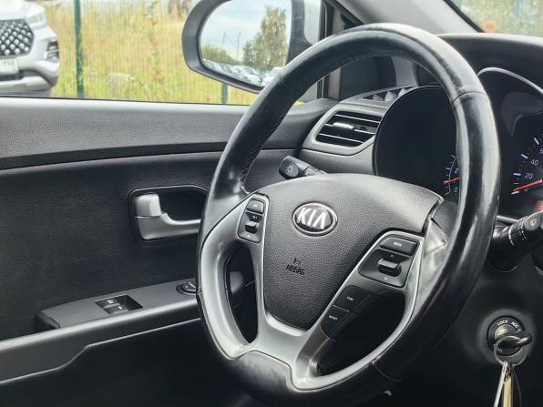 Kia Rio III Рестайлинг с пробегом 2017 года, цена 1 049 000 рублей, 196000 км, седан, Автокод Объявления