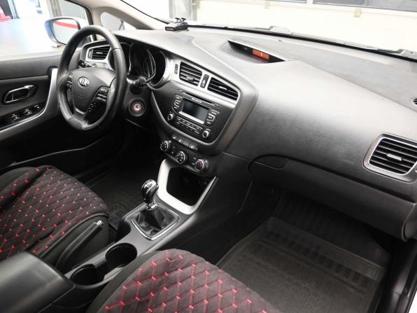 Kia Ceed II с пробегом 2012 года, цена 929 000 рублей, 196192 км, универсал, Автокод Объявления