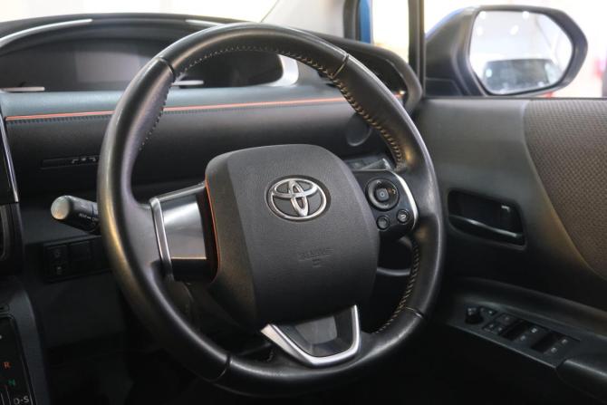 Toyota Sienta II с пробегом 2015 года, цена 1 299 000 рублей, 113000 км, компактвэн, Автокод Объявления