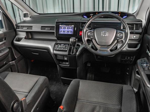 Honda Stepwgn V с пробегом 2016 года, цена 1 849 000 рублей, 152036 км, минивэн, Автокод Объявления