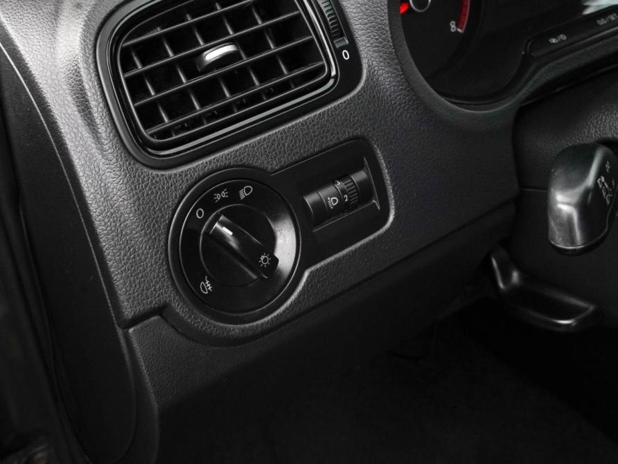 Volkswagen Polo V Рестайлинг Челябинск  - изображение 13